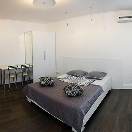Great Studio Near The Pechersk Киев Екстериор снимка